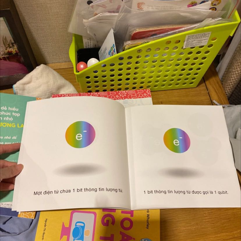 Sách rất hay, giới thiệu một số khái niệm đơn giản cho bé