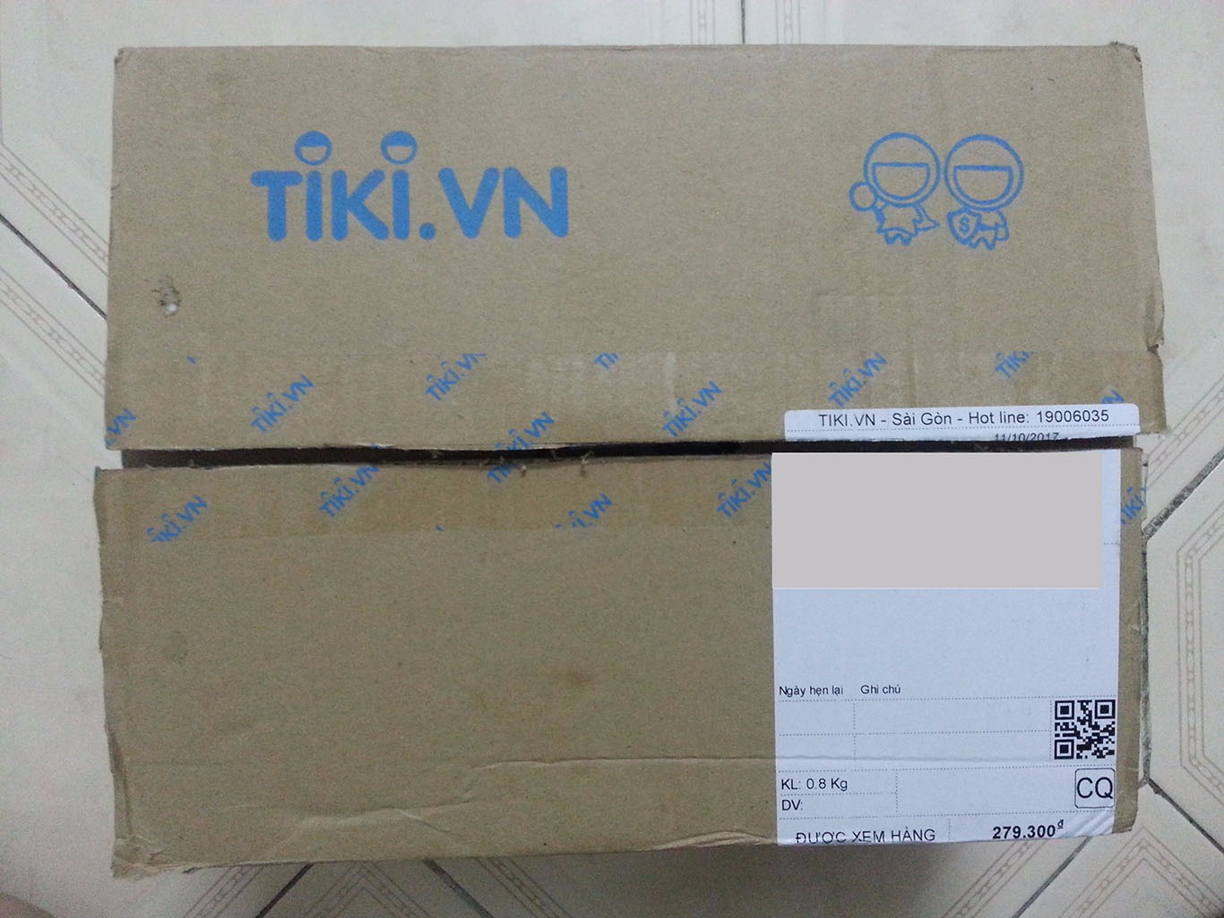 Sáng đặt hàng sớm, chiều bên Tiki đã gửi sách tới chỉ trong 1 ngày thôi, thích dịch vụ ship hàng ở tiki cực kì nhanh, hàng nhận đúng mô tả , tiếc là cái hộp sách bọc kĩ nên bị móp 1 tí ở góc hộp, nhận được sách đúng như trên web, thơm mùi giấy, giấy tốt, màu hơi vàng, có cảm giác đọc sách hơi cổ điển tí :)), nội dung ok, chữ viết rõ ràng, bộ sách rất đáng tiền mua trong đợt giảm giá này :))