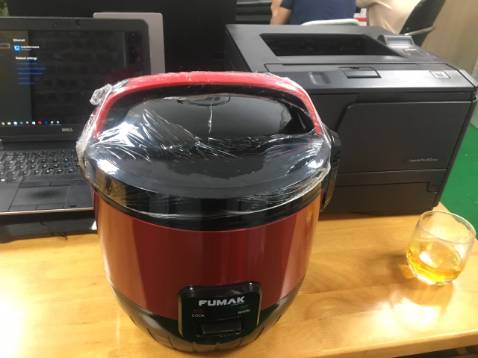 Hàng giao nhanh. Đóng gói cẩn thận chắc chắn. Sản phẩm đẹp rất ưng ý. Mới dùng sẽ hơi khó chịu vì các nút bấm điều khiển. Nồi mới nên mùi hơi khó chịu... Nhưng đáng tiền