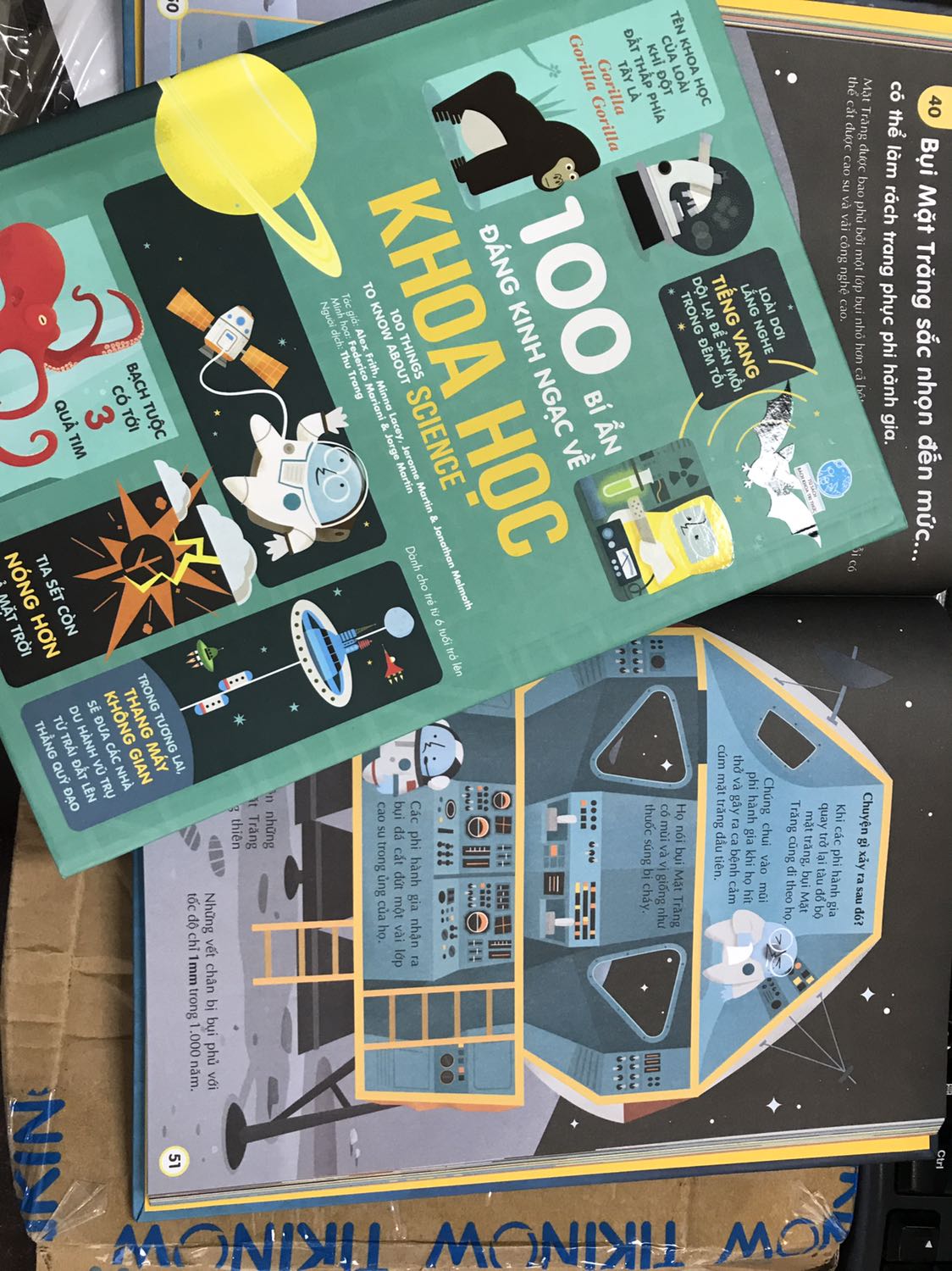 Sách in màu sắc đẹp, bìa cứng. Hai quyển sách thông tin bổ ích và tranh minh hoạ sinh động, mùa hè của bé càng thêm vui với bộ sách này. Đáng tiền. Tiki giao sớm. Anh nhân viên rất nhiệt tình.