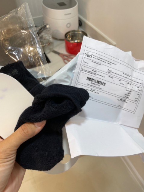 Hình sản phẩm 4 đôi vớ. Cuối cùng nhận 1. Đặt tên sản phẩm và hình ảnh sản phẩm không rõ ràng, cố tình mù mờ. 1 đôi vớ mua hết 79k.