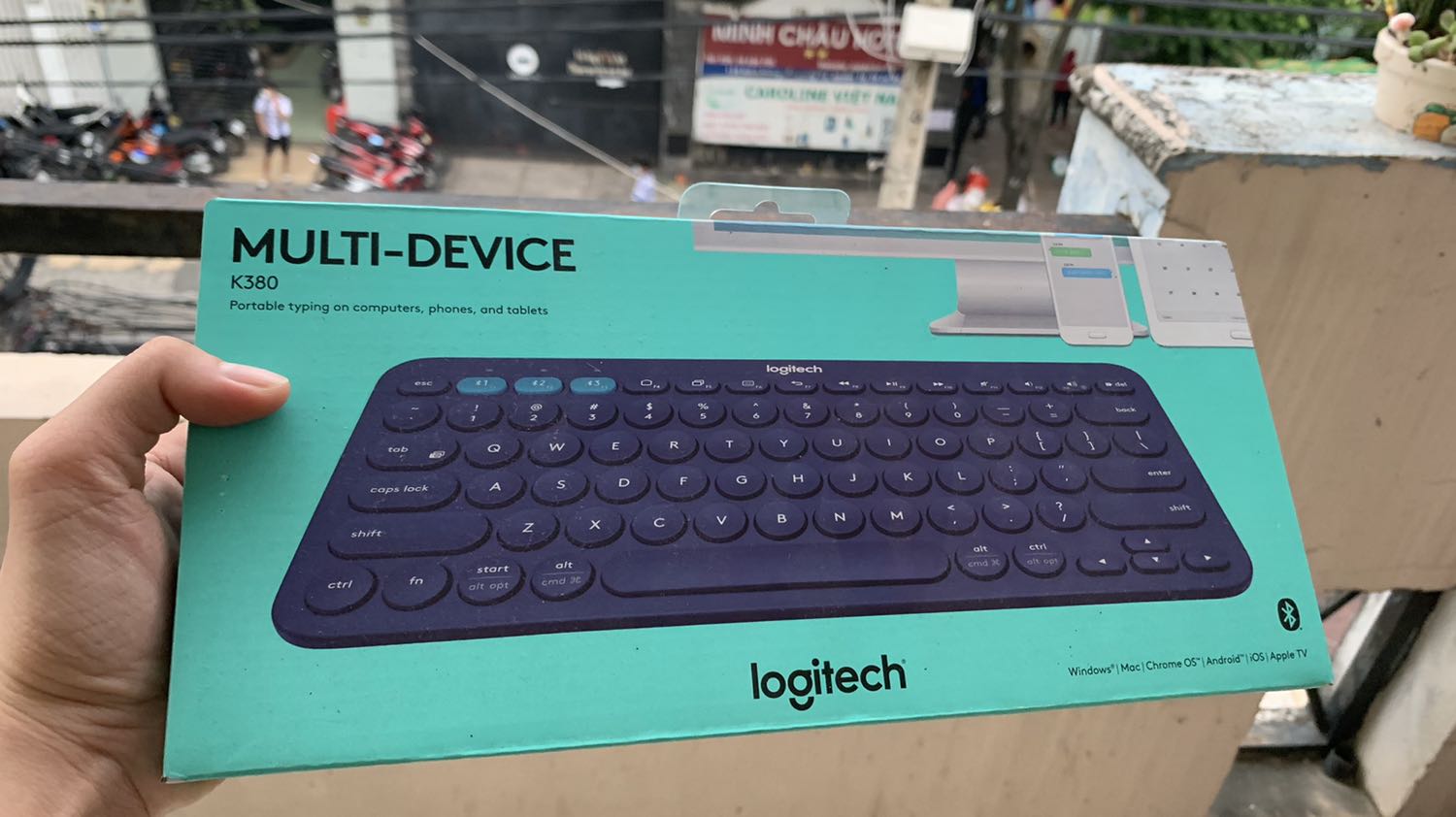 giao hàng nhanh, đóng gói kĩ càng, còn nguyên seal, tự tay bóc tem ra rất đã, phím đánh gõ êm nhạy, nhẹ nhàng, hài lòng với chất lượng cho gái tiền này. Do mình thanh toán bằng thẻ HOME Credit nên còn được giảm thêm 50k là còn 500k, tuyệt vời giao hàng nhanh, đóng gói kĩ càng, còn nguyên seal, tự tay bóc tem ra rất đã, phím đánh gõ êm nhạy, nhẹ nhàng, hài lòng với chất lượng cho gái tiền này. Do mình thanh toán bằng thẻ HOME Credit nên còn được giảm thêm 50k là còn 500k, tuyệt vời