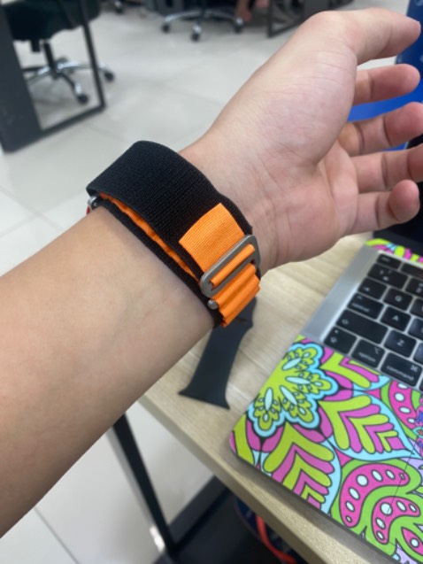 Không đúng mô tả, hàng nhái chứ không phải hàng chính hãng như quảng cáo. Đặt màu Cam, giao màu Đen Cam, mà trên vỏ hộp là Màu Starlight. Nghi ngờ là shop dùng hàng rẻ tiền đóng vào hộp chính hãng *** khách hàng. Thật sự bực mình