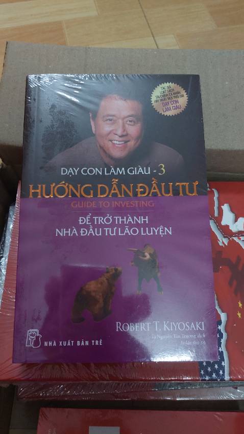 Sách bọc chắc chắn, ship nhanh dã man ạ, chưa kể là giá thành rẻ hơn rất nhìu so vớ các nhà sách khác và sàn thương mại điện tử khác nữa ạ 🥰