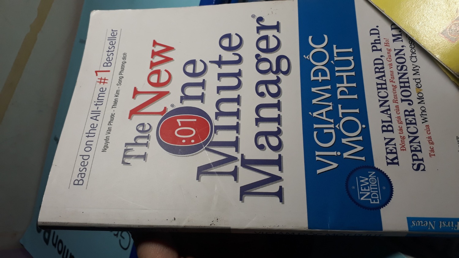 Tôi mới nhận hàng ngày hôm nay, mở ra thì tá hỏa vì trước giờ mua sách cứ yên tâm chất lượng chứ ai *** gạt bao giờ. Mở ra, không bọc sách, trang sách thì ố vàng có vài chỗ bẩn, bìa sách thì ôi thôi khỏi nói. Tất cả kết luận đây là 1 cuốn sách cũ thế mà Tiki đem đi bán lại. Rất THẤT VỌNG.
