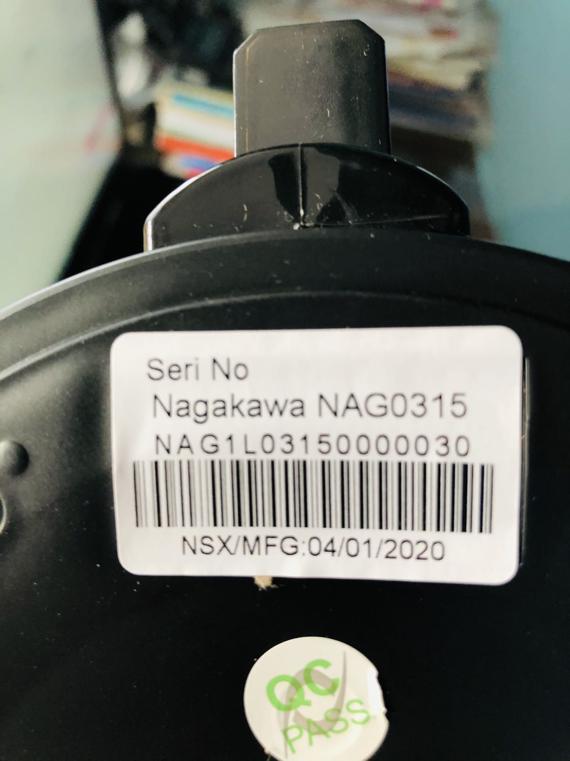 Mua của nhà bán Tiki trading. Lợi dụng lúc dịp gần Tết khách hàng bận rộn kg có thời gian kiểm tra hàng khi shipper giao , 

Khi rảnh rỗi  mở ra kiểm tra thì hết sức bực, cái ấm điện Bên trong kg vô túi nilong như của hãng, mà túi nilong để qua một bên hộp, 
Chứng tỏ shop đã kiểm tra thấy sản phẩm bị lỗi mà vẫn giao cho khách hàng. 

Khi đem cái ấm ra thì mới biết hàng tồn sx tháng 1/2020 , 
Sản phẩm thuộc dạng bị loại, ( hàng lỗi ). 

Phía bộ phận cskh cần loại (thẻ đỏ ngay )những nhà bán, làm mất uy tín của trang thương mại điện tử Tiki. 

Trước *** cũng như vậy nhưng họ đã khắc phục trong năm 2020 , năm 2020 này nay *** đã giật cúp vàng.