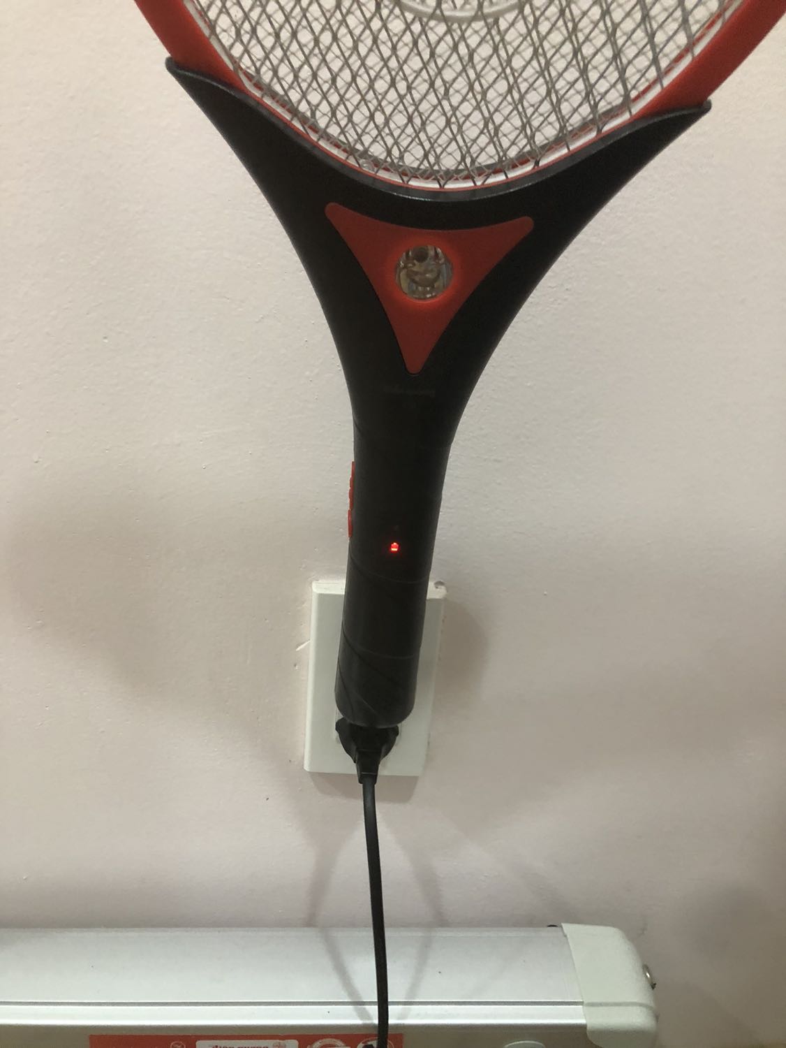 mới xài dc 1 lần đã hư rồi shop ơi. bật ko lên nữa. có bảo hành ko vây