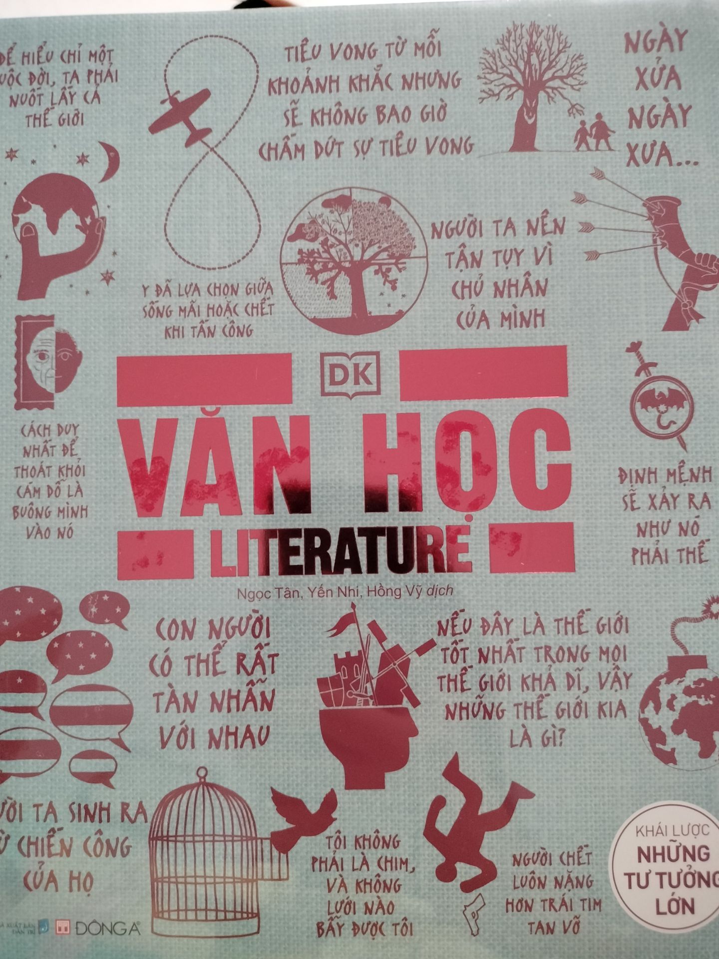 Em nó về nhà vẹn toàn, còn seal. Đây là một quyển sách đáng tham khảo cho một người muốn bước vào thế giới văn chương, ta sẽ nắm được các cột mốc đặt ra bởi các tác giả, cây bút đại diện cho các trào lưu, phong cách viết nhất định. Tập trung vào sự độc đáo, tầm ảnh hưởng của họ đến làng văn chương thế giới.