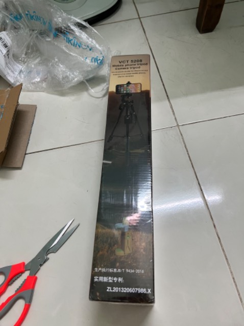 Giao nhanh kinh khủng mới đặt nửa đêm hôm nay thì chiều nay giao luôn dù khác tỉnh thành, sp siêu siêu ok luôn đẹp nguyên seal lun nha, dễ xài, thích chỗ kẹo điện thoại thay vì kéo ra như mấy loại khác thì nó cố định bằng ốc