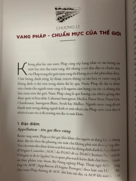 / Kể chuyện về rượu vang là đem lại cho mình rất nhiều kiến thức về rượu vang như quá trình lịch sử hình thành, các giống nho, quy tắc thử rượu, phân hạng cấp bậc cho red/white wine. Cách tác giả nói về rượu vang của Pháp, Ý, California, Chile là những kiến thức rất bổ ích mang lại nhiều hương vị. 1 cuốn sách dành cho những ai thích tìm hiểu về rượu vang khá ok lah. Về sản phẩm, giấy tốt, in màu, có tranh minh hoạ nữa. Đây là cuốn sách Tiki recomemmend cho mình rất chất.
