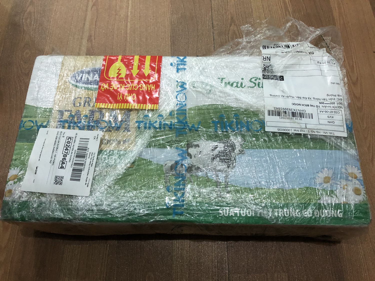 Hàng giao nhanh thật nhanh, đúng lúc đang hết sữa hjhj, chất lượng tuyệt vời, cảm ơn Tiki nhiều.