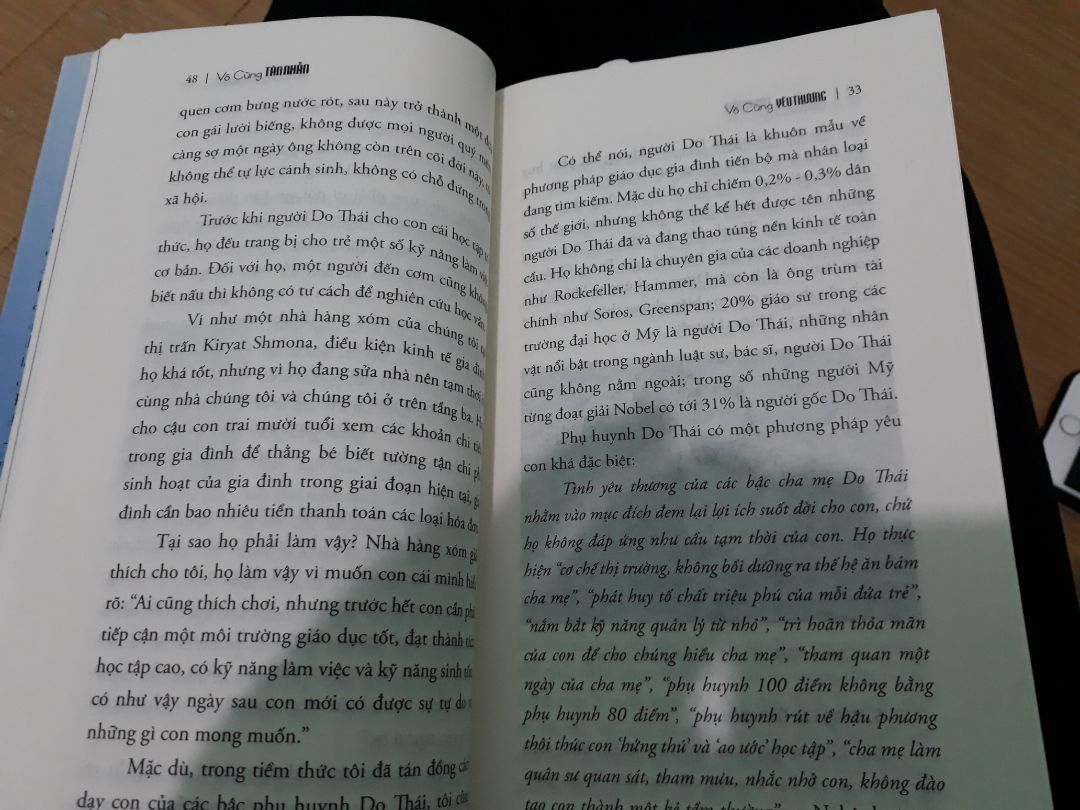 Mua sách ở tiki nhiều rồi, nhưng lần này tiki giao sách cho mình không biết hàng chính hãng hay bản lậu nữa, cuốn in bị  trùng lập lại hẳn một chương, các trang cắt chưa hết vẫn dính vào với nhau