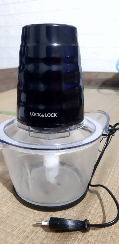 Mình thấy máy xay động cơ khá êm, xay thịt nhỏ, nếu ai muốn nhuyễn thì máy xay được hơn nữa, riêng mình chỉ thích nhỏ như này là vừa. Tháo rửa vệ sinh dễ dàng. Shop đóng gói rất cẩn thận tránh vận chuyển va đập. Giao hàng cũng nhanh