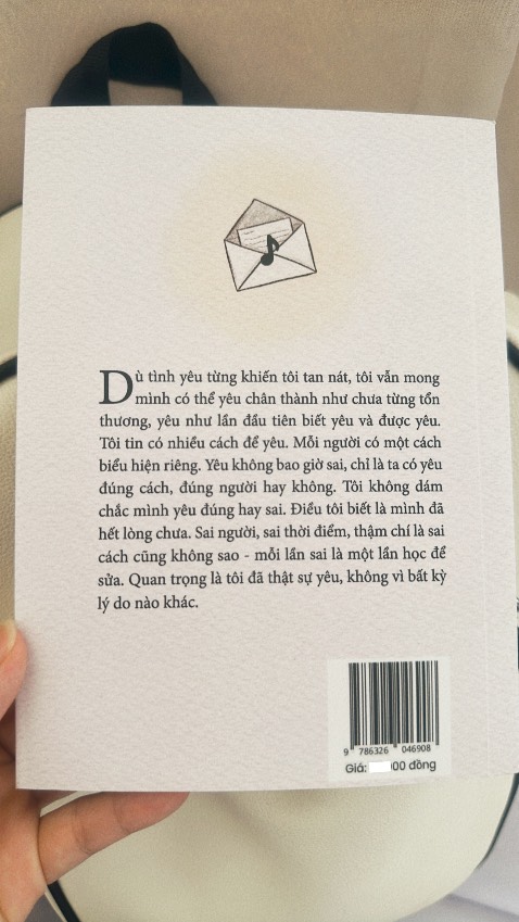 Ship siêu nhanh chưa tới 2 ngày đã nhận dc rồi nè. Sách hay và ý nghĩa, mng nên thử tìm đọc ạ 😁