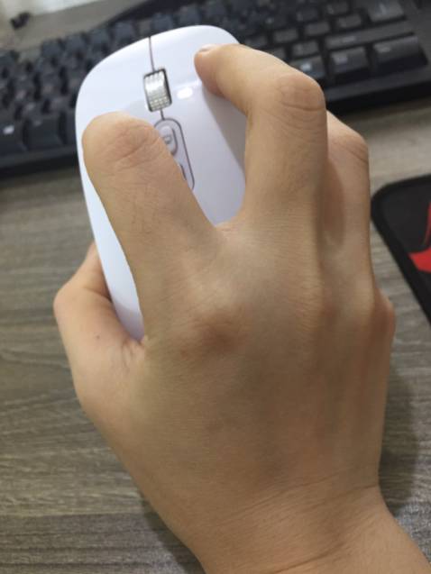 em nhận được hàng rồi, đánh giá cho shop chút, chuột dùng tốt, mượt, nhạy lắm ạ,  có cả nút quay về màn h ình deskop nữa, ban đầu m chưa sử dụng nhìn ko hiểu có chức năng gì, xong ấn thì mới biết, nói chung chất lượng tốt, vote 5 sao