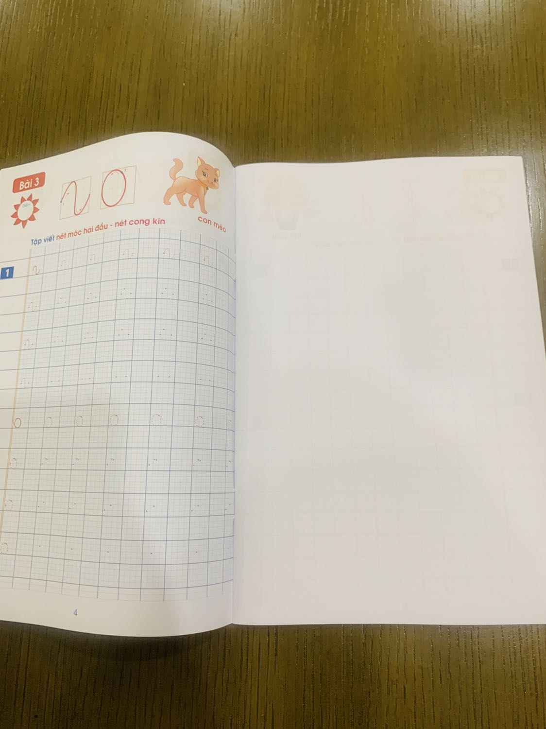 Quyển tập viết tập 1 quá nhiều lỗi, cụ thể là có những trang trống trơn, không có nội dung