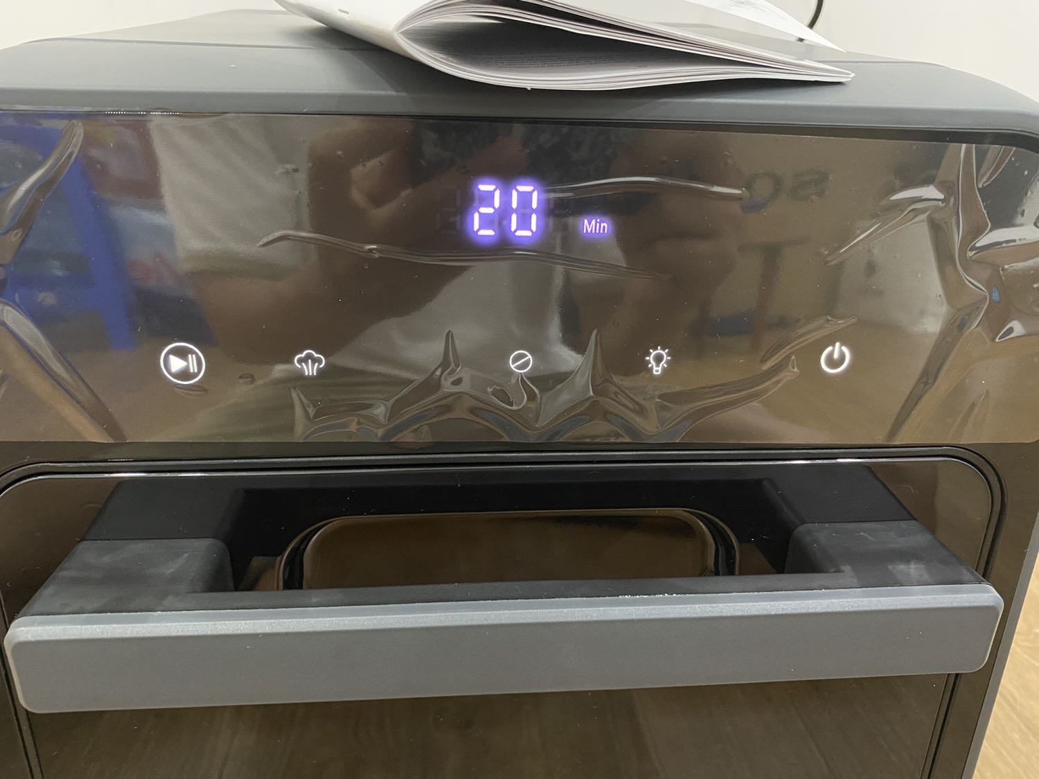 Chức năng hấp không hoạt động, mặc dù đã đổ đầy nước vào bình, chạy đc 1p máy báo lỗi không có nước