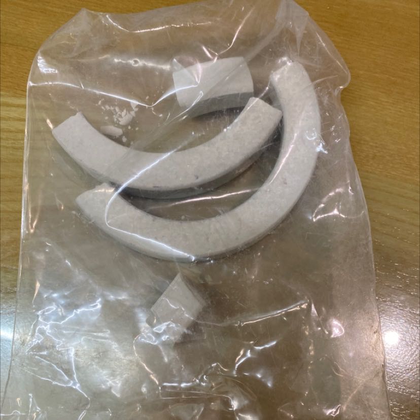 Mình mới nhận được hàng chiều nay nhưng mở ra thì vòng sứ bị bể mất 😔