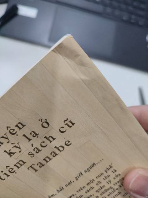 Sách bị gãy góc như này mà cũng giao lun