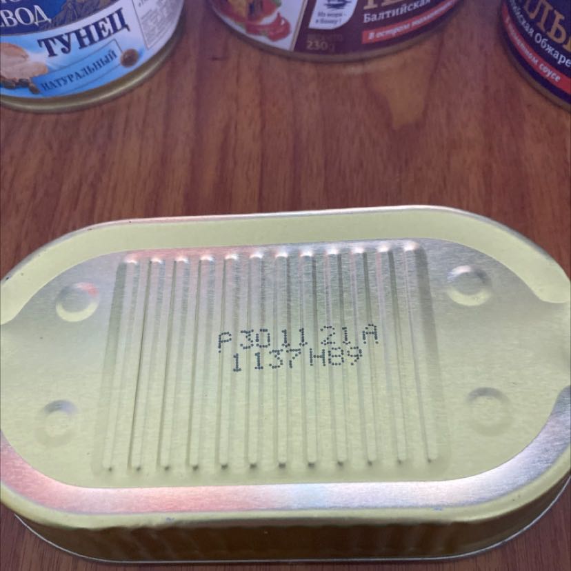 Nhìn bao bì đẹp mắt, check barcode đúng hãng. 
Hộp đã xuống cấp, date hơi lâu. Phải ăn liền 😅