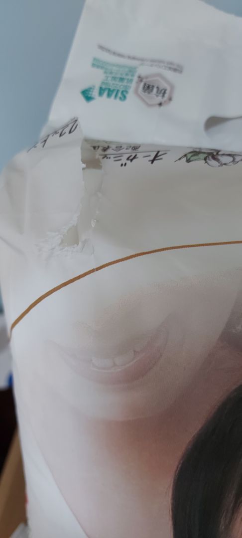 Giao hàng cực nhanh. chất lượng sp thì khỏi bàn rồi. nhưng m trừ 1* vì khâu đóng gói quá sơ xài, mua 5 bịch tã 3 bịch sz M, 2 bịch sz S mà chỉ quấn nilong bên ngoài, có bịch bị rách, có bịch dán băng keo nhìn cũ.