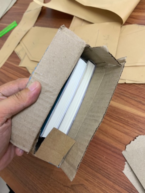 Vê đóng gói ở tiki mục sách thì không có gì phải bàn nữa, mình đã mua sách trên tiki nhiều năm qua. 
Nội dung cuốn này đọc được vài trang nhưng đúng gu nên mình khá hài lòng.