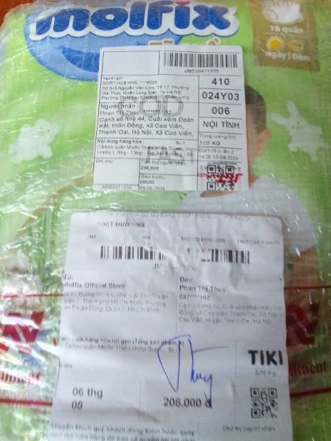 Bỉm mỏng, nhẹ, mềm, thấm hút tốt. Dùng đêm ko bị tràn. Lúc đặt là bịch 54+ 8. Lúc giao là bịch 52 miếng