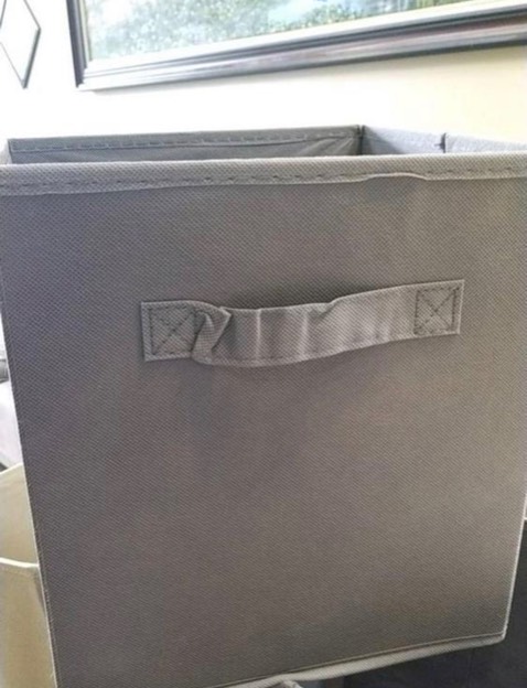 Rất đẹp. Rất cứng cáp, chắc chắn. Sản phẩm có thể gấp gọn tiện lợi. Mình thấy cỡ vừa đủ dùng, để đồ dùng hợp lý, mọi người nên mua rồi cho vào kệ tổ ong nha, chống bừa bộn nhưng cungz để trang trí luôn