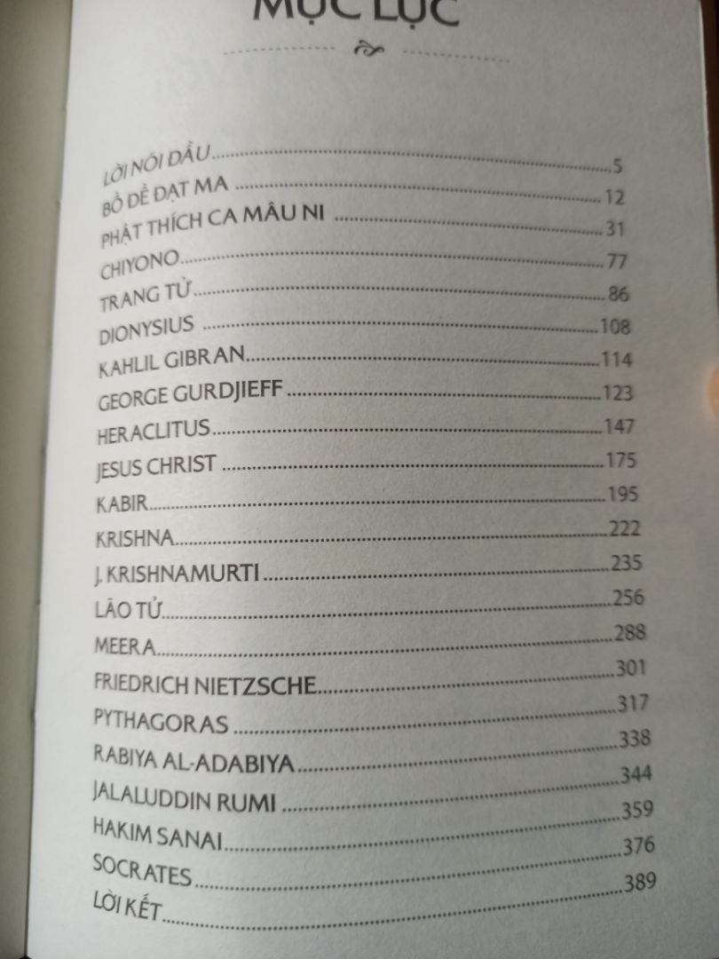 sau khi đọc xong quyển này, với mình nó mở ra thế giới của các triết gia, vĩ nhân của Phương Đông lẫn phương tây. Cuốn sách sẽ rất tuyệt nếu bạn muốn tìm hiểu về con đường tâm linh, triết học và sâu sắc về tâm hồn sau khi đọc xong quyển này, với mình nó mở ra thế giới của các triết gia, vĩ nhân của Phương Đông lẫn phương tây. Cuốn sách sẽ rất tuyệt nếu bạn muốn tìm hiểu về con đường tâm linh, triết học và sâu sắc về tâm hồn
