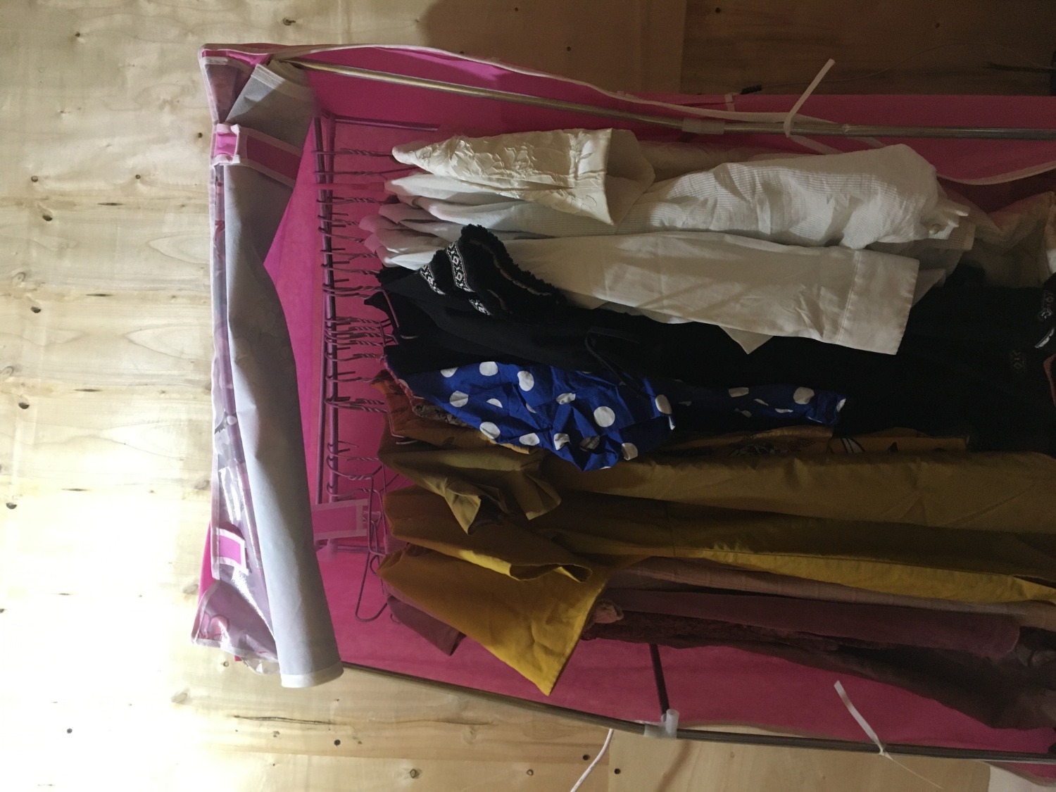 Dùng mới 3 ngày mà hết 2 lần sụp, đến lần thứ 2 là không còn dùng được luôn.
Thanh nhôm và chốt nhựa yếu ớt mặc dù đồ không nhiều.
Có thể trả hàng không ạ?