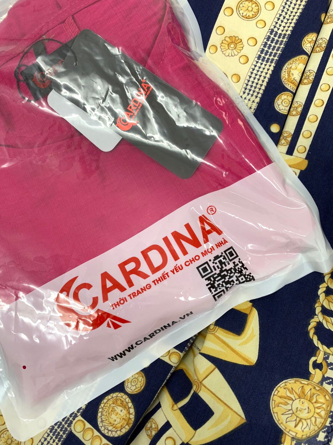 Chất đũi đẹp, dễ mặc, màu hồng xinh, mình mua đi biển đúng hợp luôn. Mình thấy số lượng còn ít nên tranh thủ đặt luôn, giao nhanh lắm