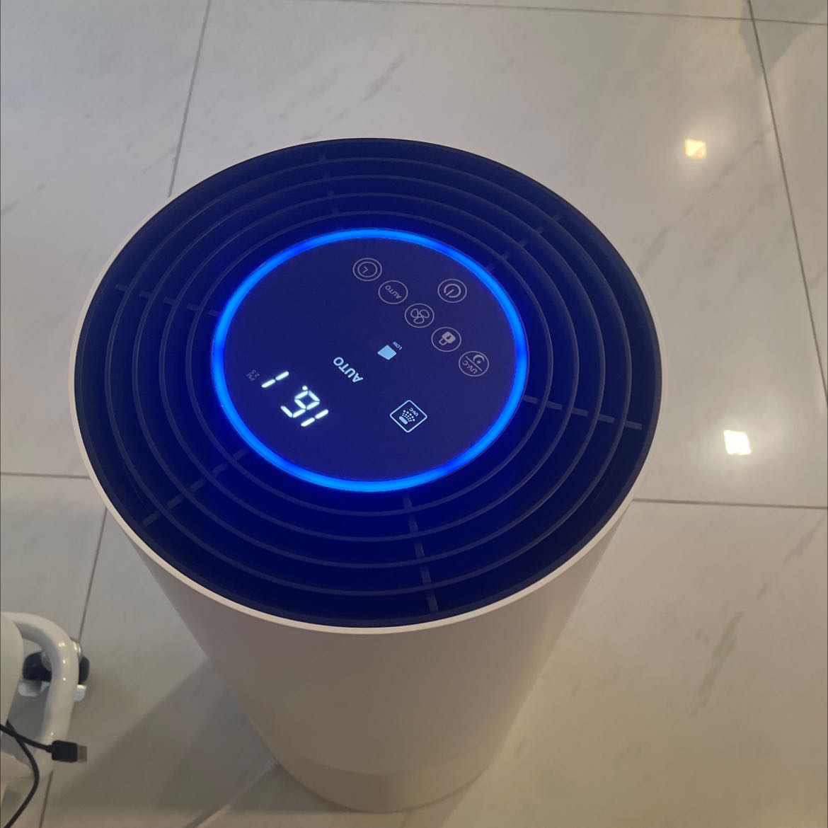 Hàng giao nhanh, mới xài được 1 ngày thấy ok, không biết có phải thời tiết này không ô nhiễm nặng hay không mà đèn xanh đều 🤣