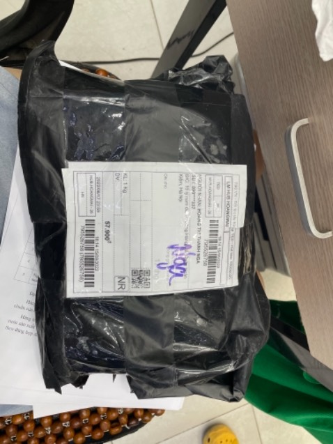 Mình nhận hàng không thấy có thùng. Đăng bán có kèm thùng mà giao không thấy có. Giờ mình muốn có cái thùng thì như thế nào bạn ơi?