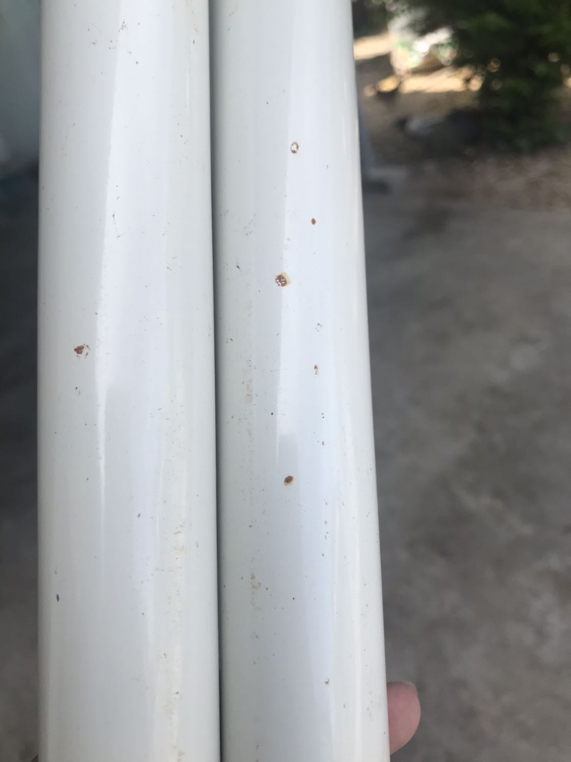 Tôi mới nhận được hàng.do k kiểm tra giờ mở ra thấy ghế như vậy.chân ghế thì rỉ sét.dây beo thì bị nv.mong tiki có thể đổi cho tôi