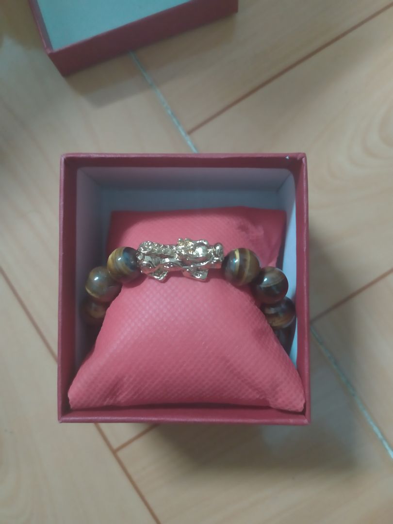 Hạt đẹp lắm, con tỳ hưu rõ nét, mà có hộp khá đẹp, làm quà tặng rất OK.