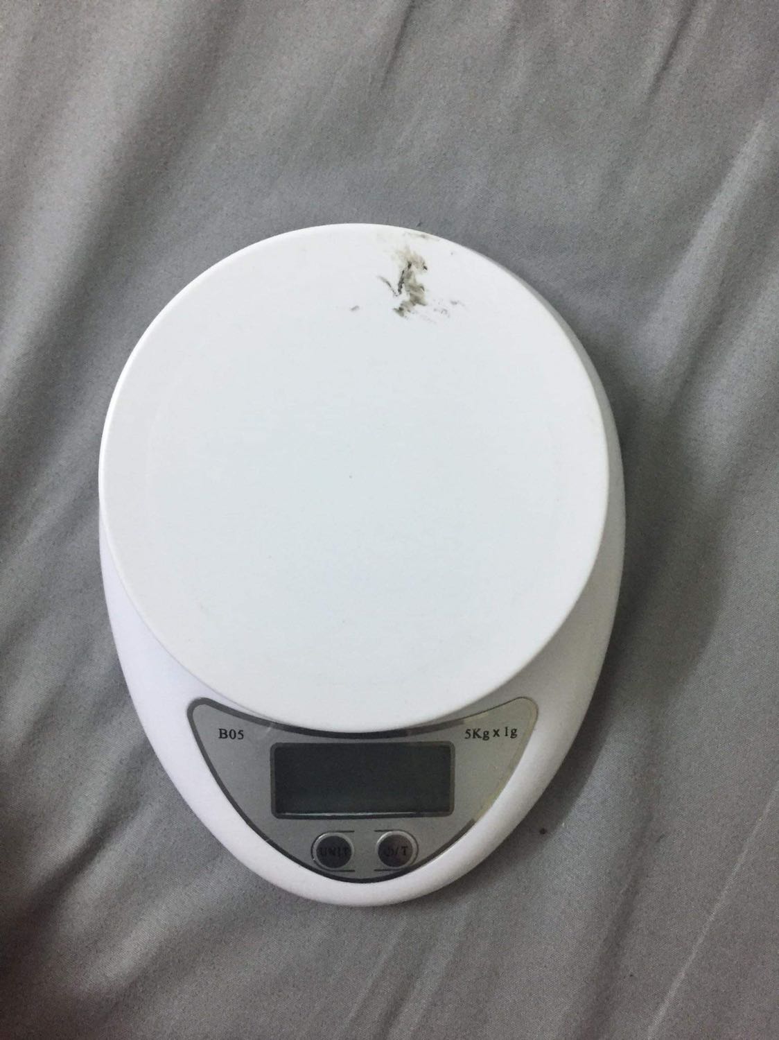 Cân nhận được rất cũ còn vết bẩn, ngoài ra không hề có pin như trong mô tả. Rất thất vọng về chất lượng sản phẩm. Hi vọng Tiki sẽ kiểm duyệt bên bán hàng kỹ hơn. Chưa mua pin để chạy thử nên k biết thế nào. Khuyên mọi người không nên mua nhé.