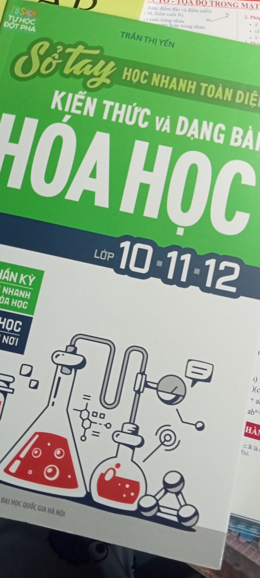 Sách tốt, đẹp, nội dung có khá đủ và rõ dễ hiểu. Hình như nd trong sách soạn theo chương trình cuốn nâng cao. Bài tập vận dụng có giải chi tiết.