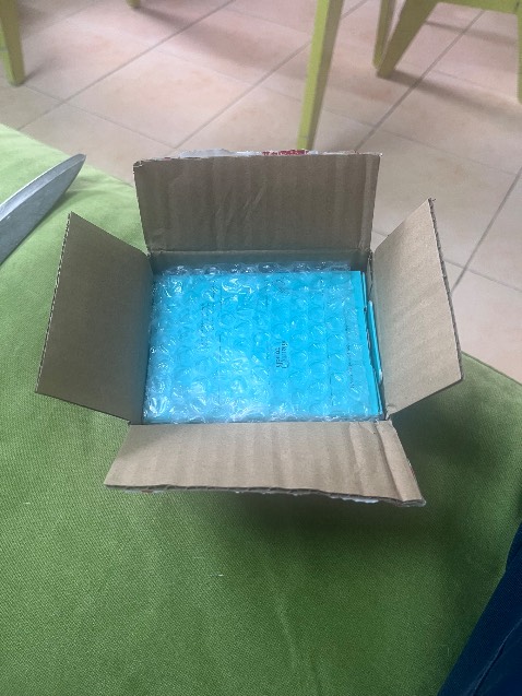 Đúng mô tả ! Mua lần thứ 3 rồi. Nhà xài hao chuột quá mặc dù chuột cực tốt. Giao nhanh chóng + đóng gói tốt.