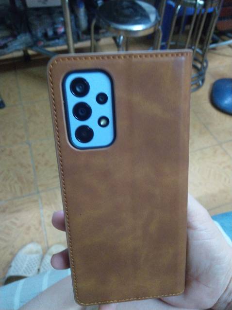 Kiểu dáng đẹp, vừa y Samsung A23, màu nâu đúng ý...