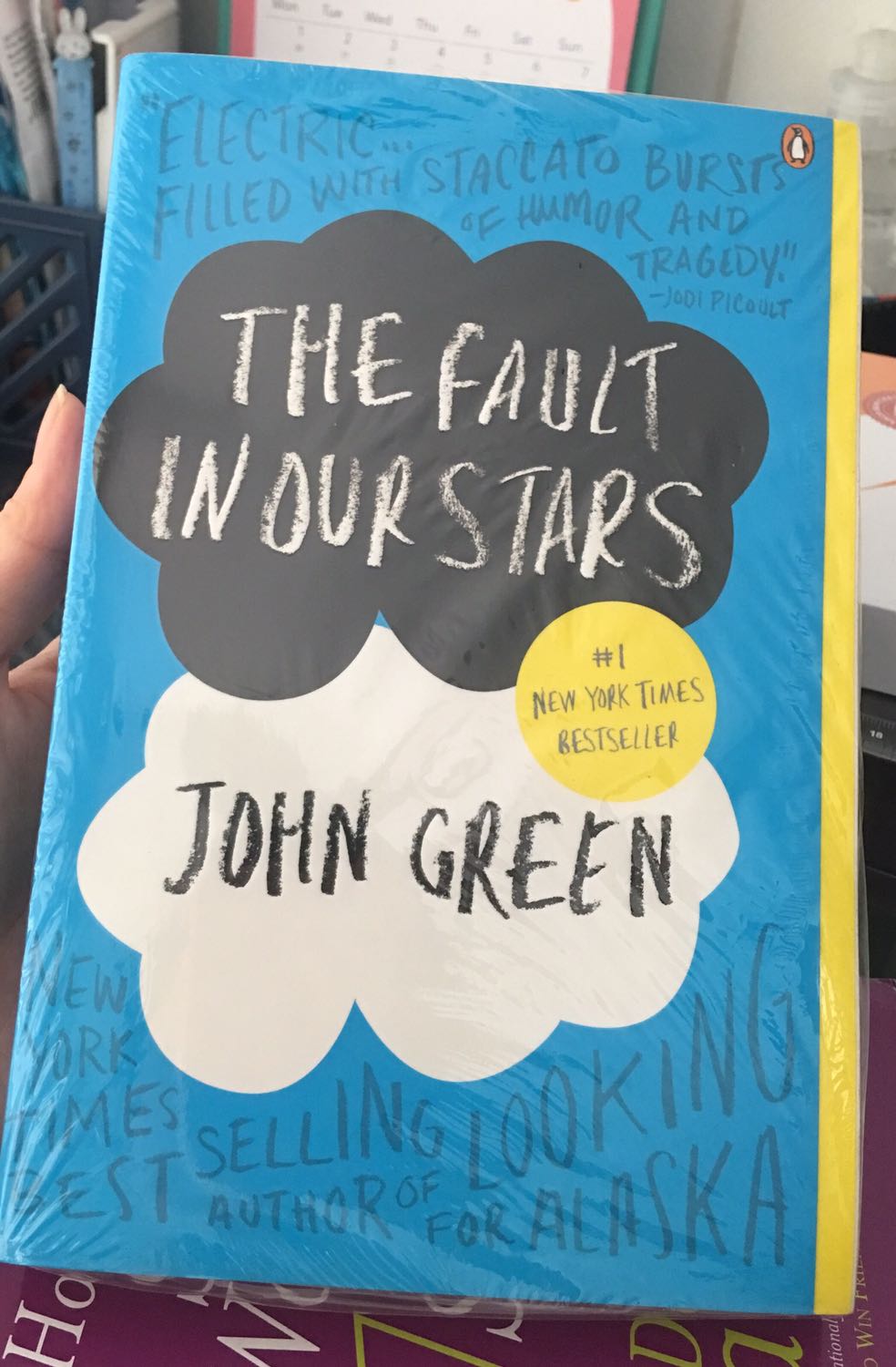 Mình mới đặt mớ trong hình hôm qua, nhưng hôm nay đã được giao hàng luôn r ( mình đặt giao hàng tiêu chuẩn nhen), thích quá ?
Về nội dung thì mình đã đọc bản tiếng việt và thấy thích quá nên giờ mua thêm bản tiếng Anh. Một câu chuyện đáng đọc nè. 
Sách mới, còn nguyên bọc rất chắc chắn luôn nhé. Mình mới đặt mớ trong hình hôm qua, nhưng hôm nay đã được giao hàng luôn r ( mình đặt giao hàng tiêu chuẩn nhen), thích quá ?
Về nội dung thì mình đã đọc bản tiếng việt và thấy thích quá nên giờ mua thêm bản tiếng Anh. Một câu chuyện đáng đọc nè. 
Sách mới, còn nguyên bọc rất chắc chắn luôn nhé.