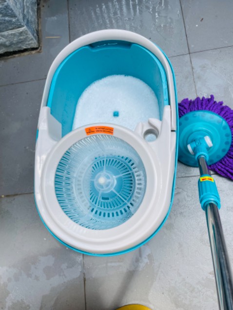 Mới dùng lần đầu mà bông lau bị rơi ra nhiều. Đề nghị đổi cái bông lau khác