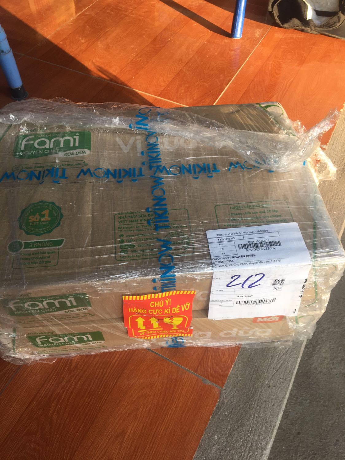 Chất lượng hàng thì ok cho 5* nhưng dạo này Tiki làm ăn hơi bị cáu rồi, 2 lần bàn giao bên Ninja Van đều giao thiếu hàng cho mình 1 nửa kiện hàng xong bắt thanh toán, không thì trả nửa kiện rồi huỷ đơn(đợi sale mãi xong huỷ vui tính thế), chưa kể tốn mất mấy chục nghìn tiền điện thoại vẫn chưa thấy giao bù. Thành ra bị mua hơi đắt.