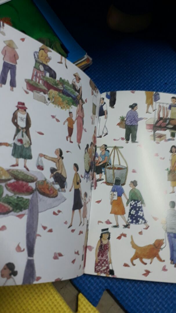 sách tranh, lời lẽ vui nhộn , tranh đẹp, nhiều trang thiết kế lạ mắt, hay.