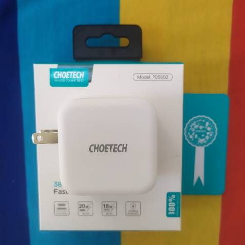 Lần đầu mua hàng Choetech, sau 1 ngày dùng  thì cảm nhận ban đầu của mình sản phẩm khá là ok so với tầm giá, mẫu mã đẹp  chắc chắn, sạc nhanh, chân sạc rất tiên lợi có thể gấp gọn lại, sản phẩm được bảo hành 18 tháng 1 đổi 1 nên cũng yên tâm