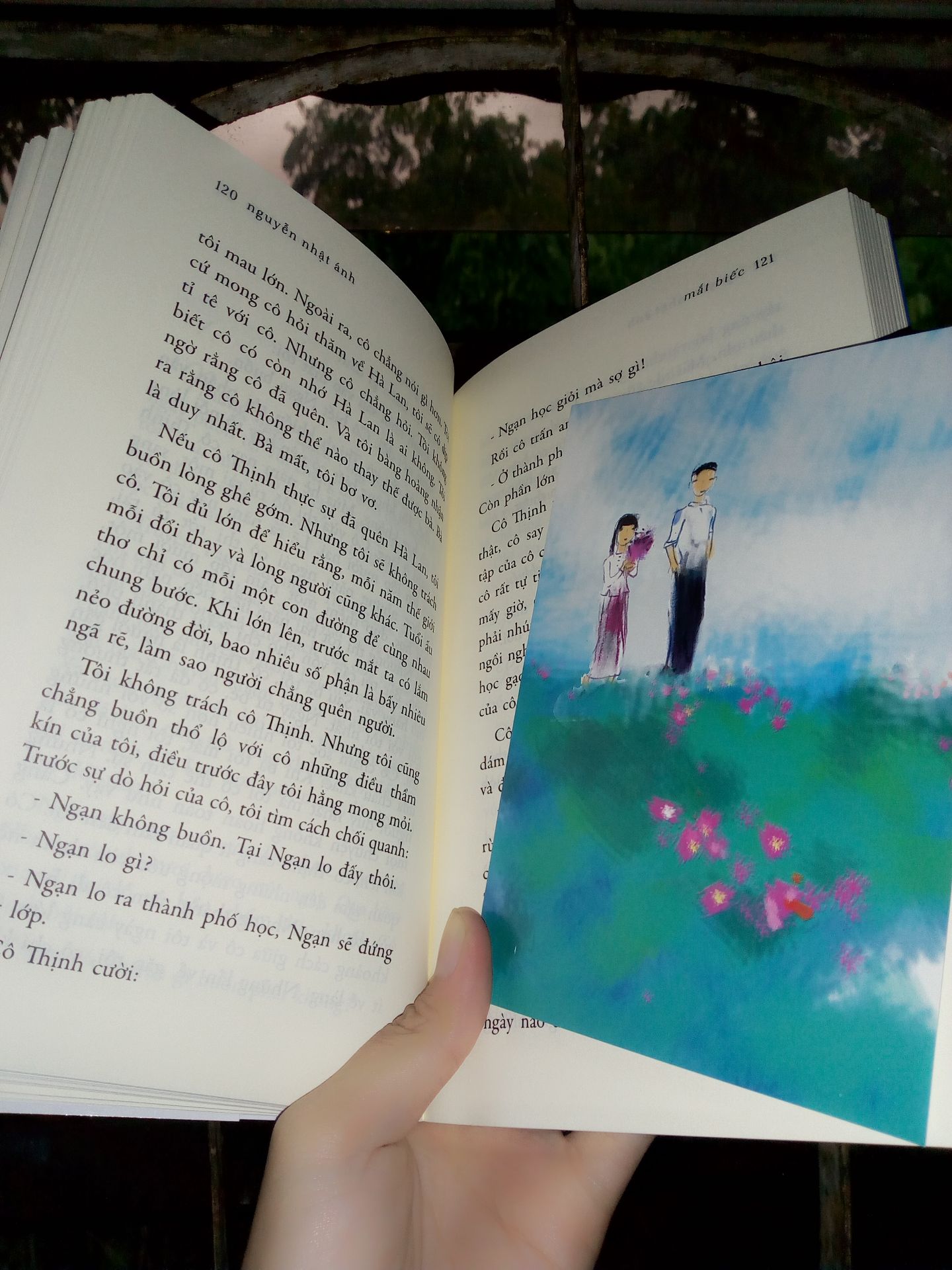 Lần đầu tiên mình đọc tác phẩm của chú Nguyễn Nhật Ánh, nhà văn của tuổi thơ thật đấy. Mình như được hiểu thêm về cuộc sống và tuổi thơ của thế hệ 8x, 9x. Cuộc sống đáng để đọc khi bạn muốn gợi lại cảm xúc, làm đẹp tâm hồn mình nhé❤️