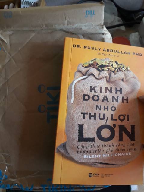 Thái độ nhân viên giao hàng kém, từ chối đồng kiểm với lý do tiki không cho đồng kiểm , sách bị dập, gẫy gáy, gẫy bìa.