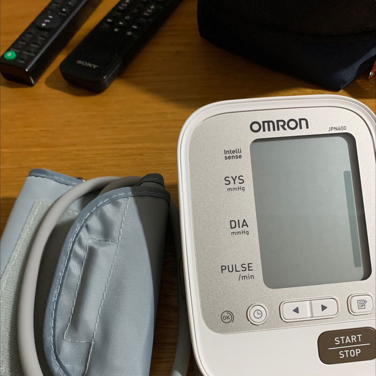 Giao hàng cực nhanh, chỉ 1 ngày là nhận được, đóng gói cẩn thận, đăng ký bảo hành chính hãng được ngay. Dễ sử dụng, nếu bán kèm cáp sạc luôn thì rất tiện