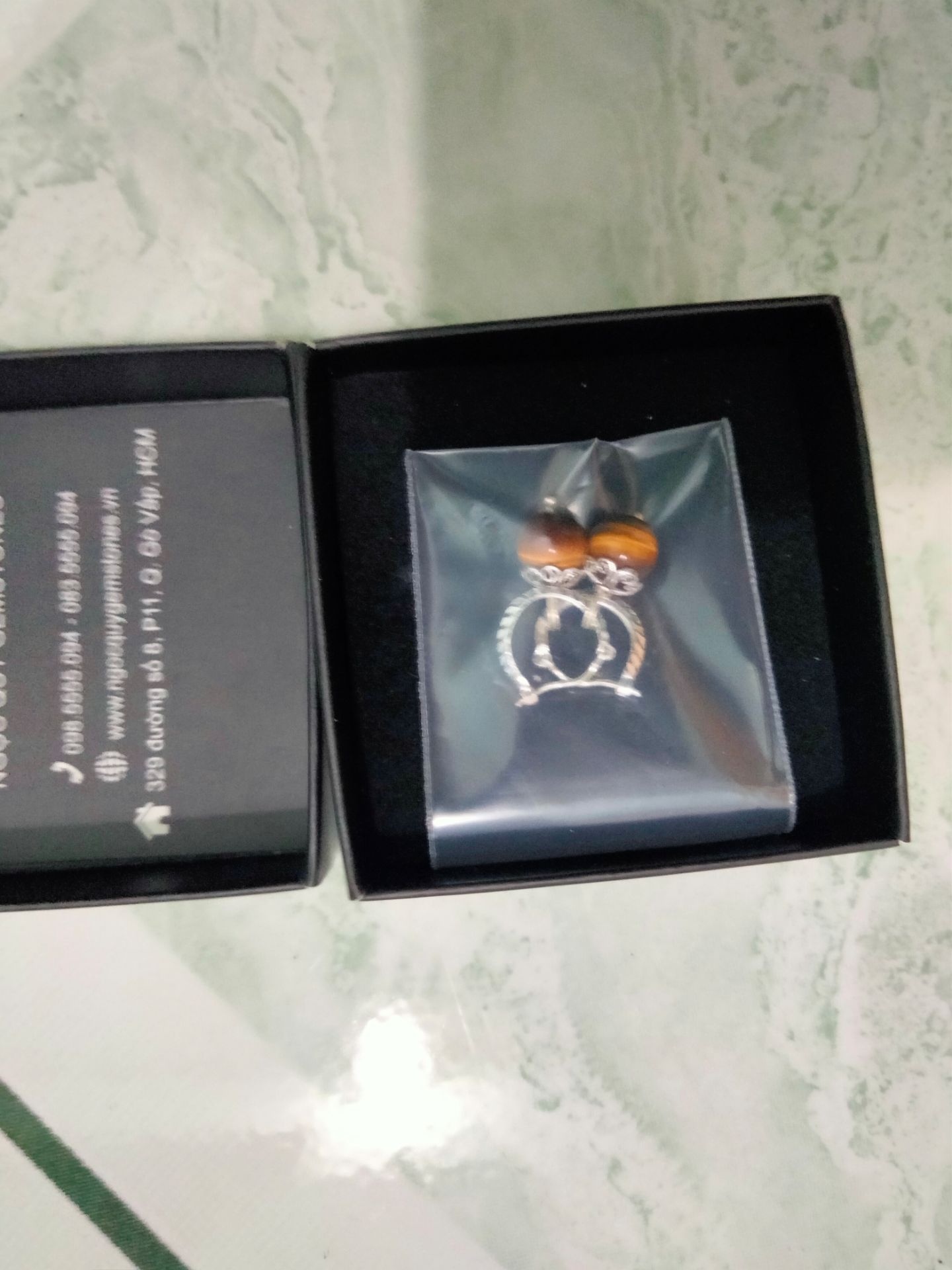 chất lượng thì mình chưa biết như thế nào vì mình mới mua lần đầu còn về sản phẩm thì mình thấy rất đẹp rất ưng ý