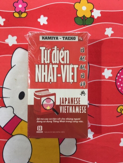 Hài lòng ! 
Sách đặt hết nên Fahasa thay bằng 1 quyển khác , cùng loại , giá tiền không đổi . 
Sách được bọc chống xốc và bọc nilong riêng cuốn sách . Sách mới và đẹp . Nhỏ gọn , tiện lợi .