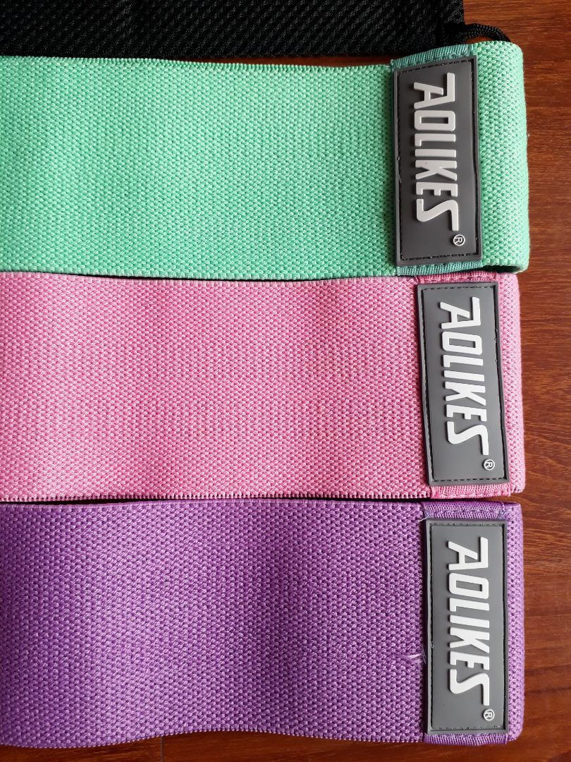 Giao hàng tiêu chuẩn cực nhanh, tối hôm trước đặt mà sáng hôm sau đã có thể nhận hàng.
Hàng đúng và đủ mẫu, đóng gói cẩn thận.
Chất vải dày dặn, chắc chắn, màu đẹp như hình trên web.
Có thêm sách hướng dẫn Action Guide để tự tập. Có túi lưới đi kèm rất tiện.